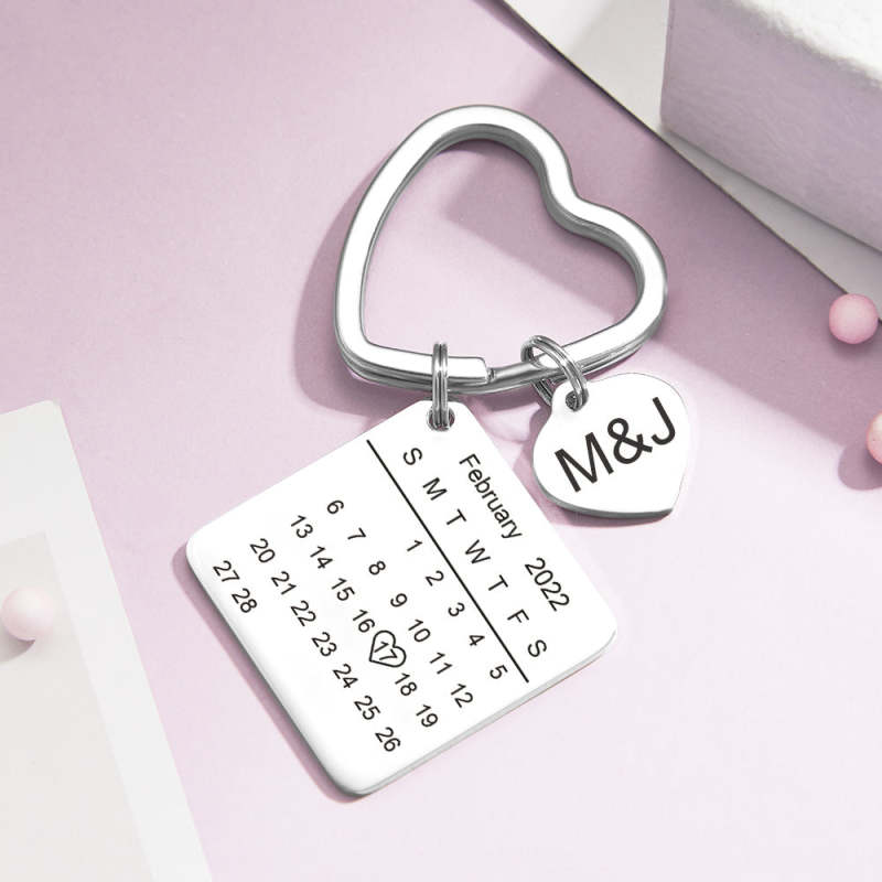 Custom Engraved Calendar Keychain Heart Key Ring Save the Date Keychain Creative Gift 2