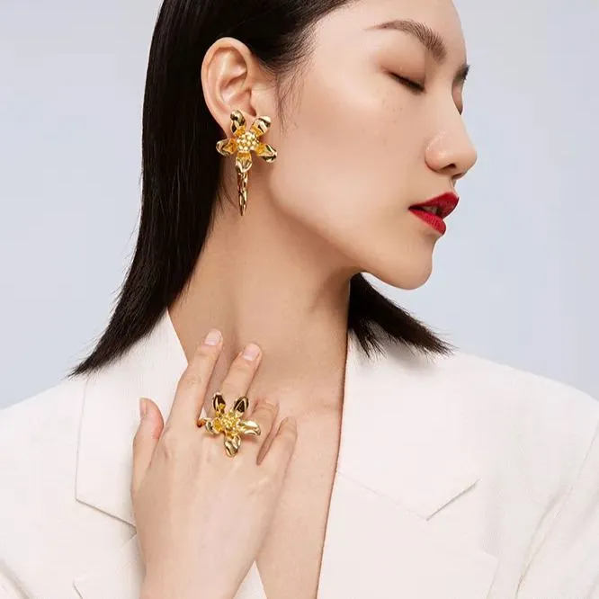 Five Petals Connect With Thorn Detachable Golden Earrings 3