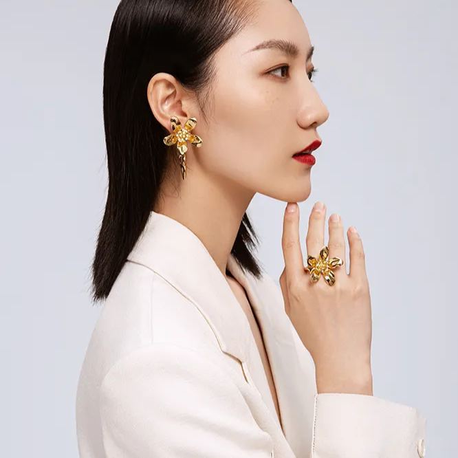 Five Petals Connect With Thorn Detachable Golden Earrings 4