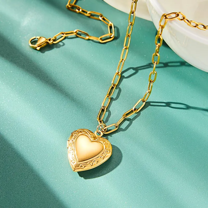 Gold Vintage Heart Locket Necklace Personalized Gift for Best Friend Sibling Christmas Gift 1