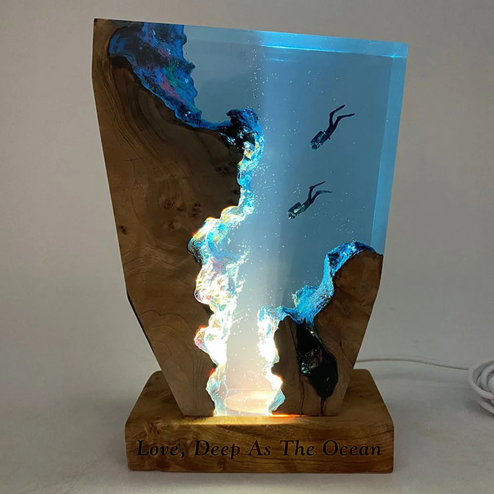 Resin scuba light