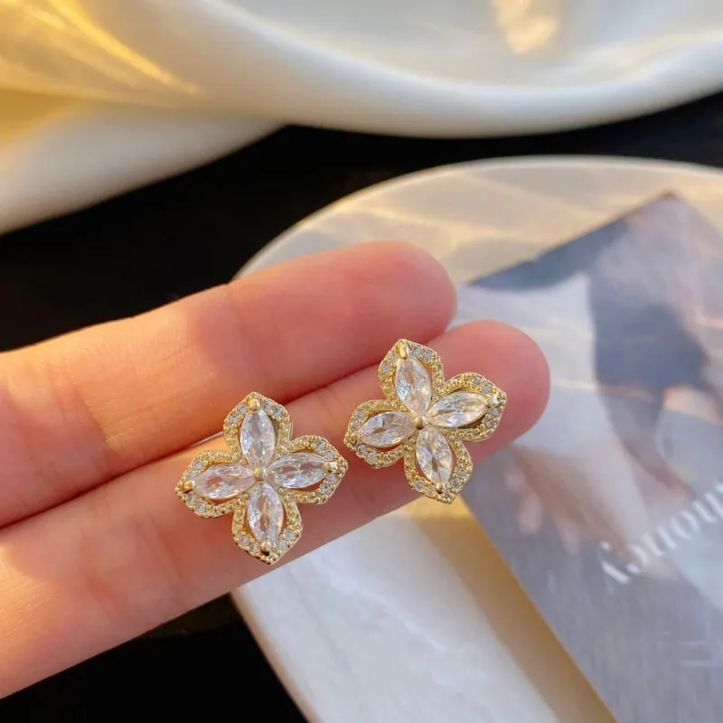 Rotatable Four-leaf Clover Earrings 4